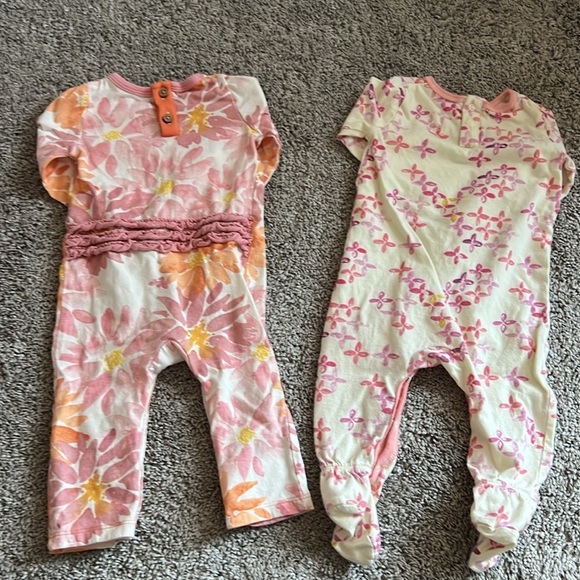 Set of 2 Burt’s Bees Baby rompers - Picture 2 of 6